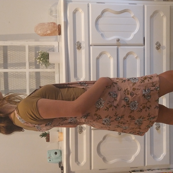 Tinseltown Juniors' Blush Floral Skirtall - Picture 6 of 6